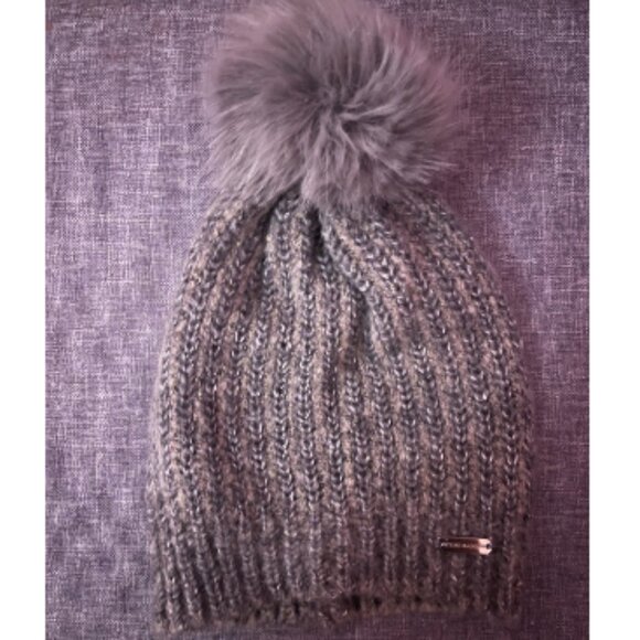 Adorable Womens Gray Steve Madden Beanie for Winter - Picture 1 of 1